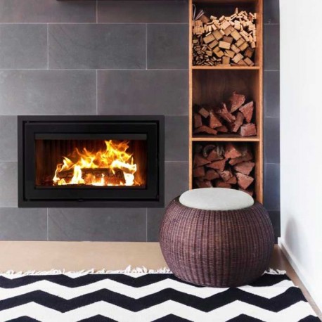 Llar de foc de llenya VISTA70 amb moderna porta de vidre